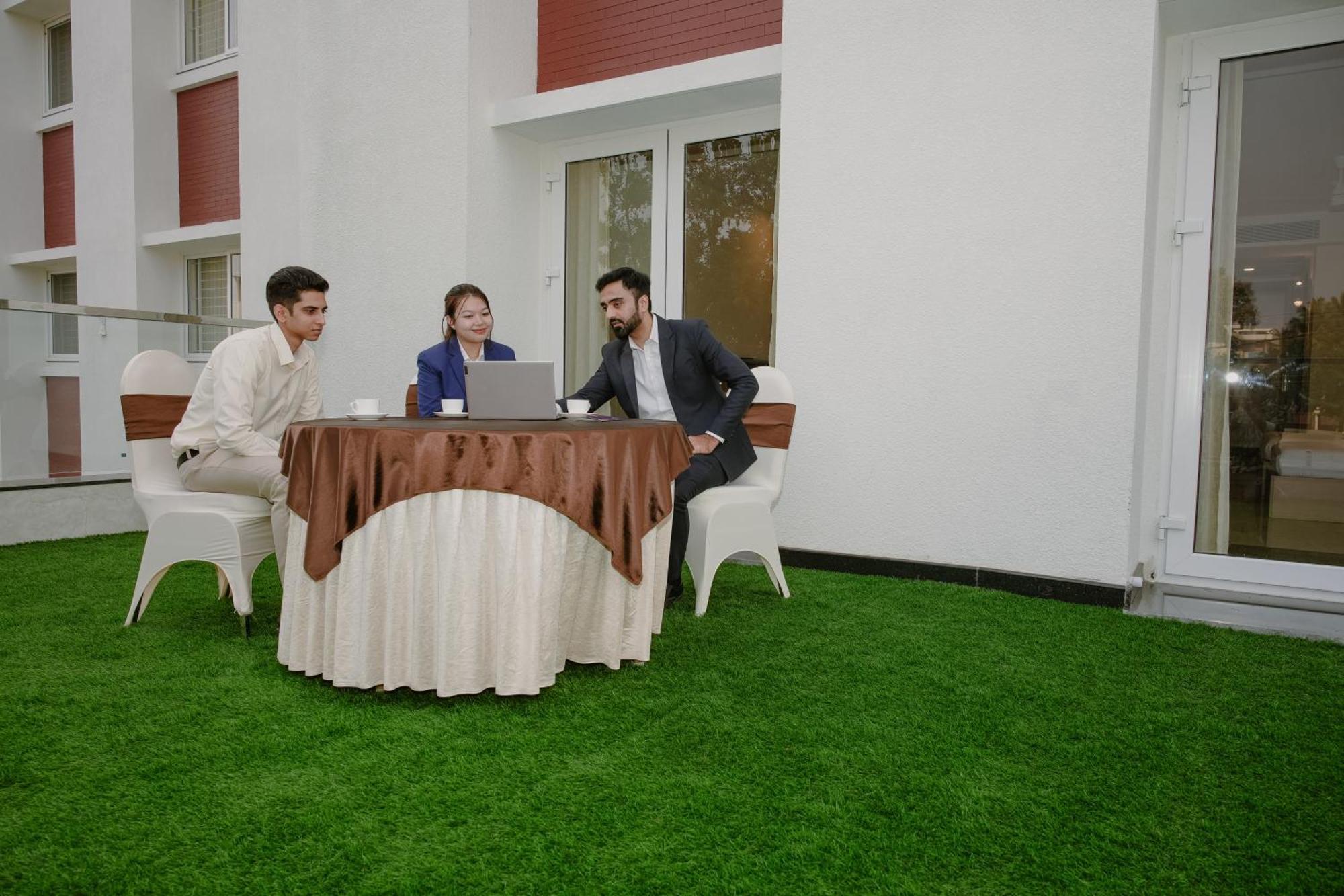 The King'S Meadows Otel Golhalli Dış mekan fotoğraf
