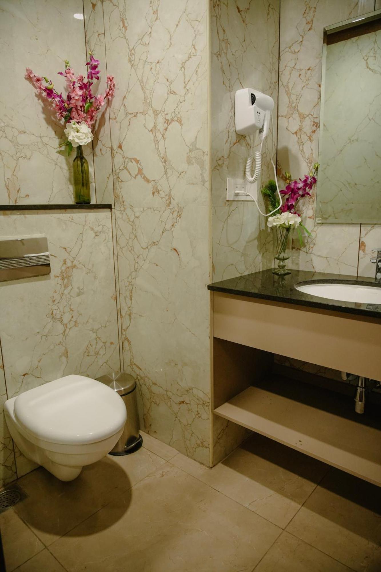 The King'S Meadows Otel Golhalli Dış mekan fotoğraf
