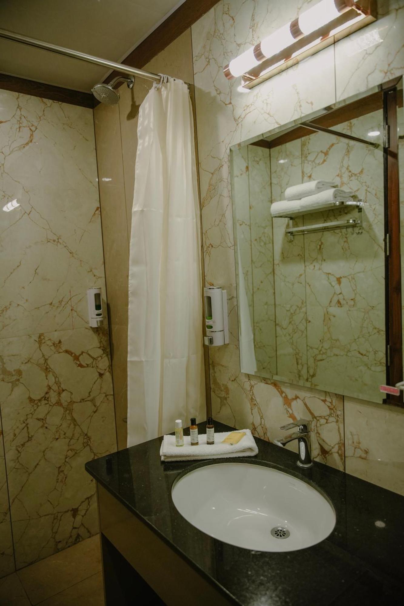 The King'S Meadows Otel Golhalli Dış mekan fotoğraf